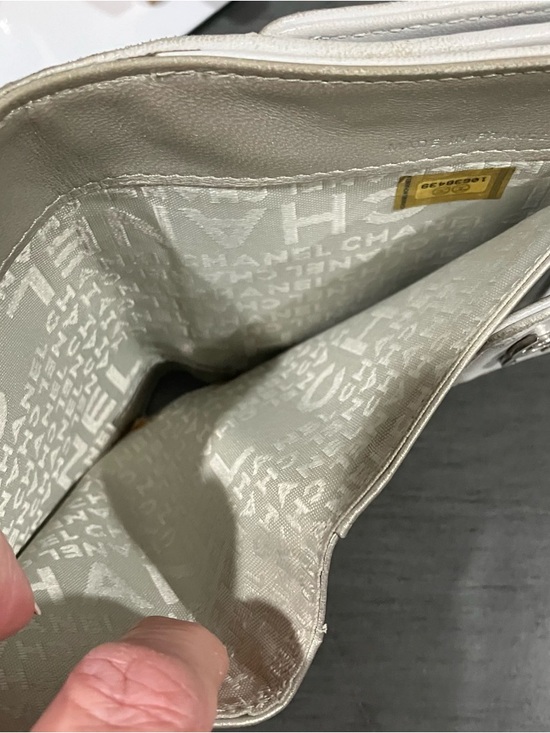 CHANEL White Quilted Embossed Leather Wallet with Silver CC - Picture 6 of 8